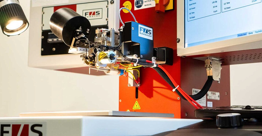 Универсальная настольная установка микросварки